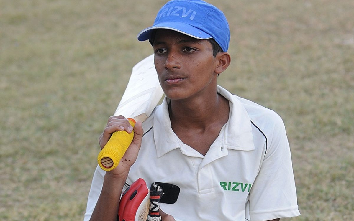 Cricket Image for भतीजे ने चाचा की टीम को रुलाया, चौके-छक्कों की बारिश करते हुए बनाए 125 रन