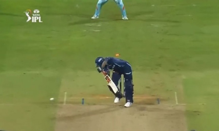 Cricket Image for VIDEO : 3D  प्लेयर की फिर खुली पोल, यॉर्कर पर औंधे मुंह गिरे विजय शंकर