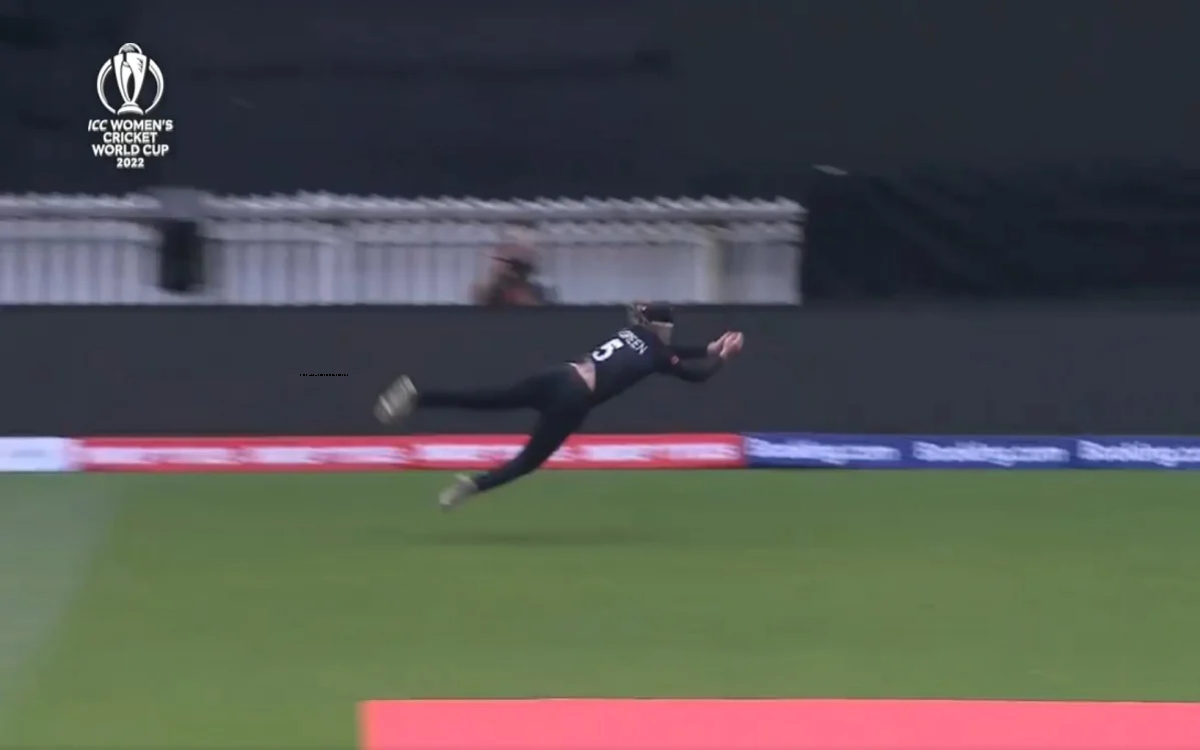 Cricket Image for VIDEO: 'वो स्त्री है... कुछ भी कर सकती है', हवा में उड़कर महिला क्रिकेटर ने लपका क