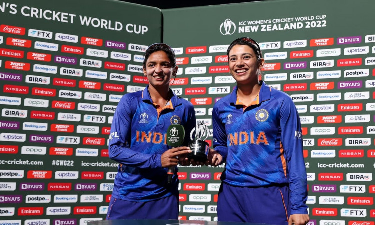 Cricket Image for Women's World Cup: Smriti Mandhana Shares Her Player Of The Match Award With Harma