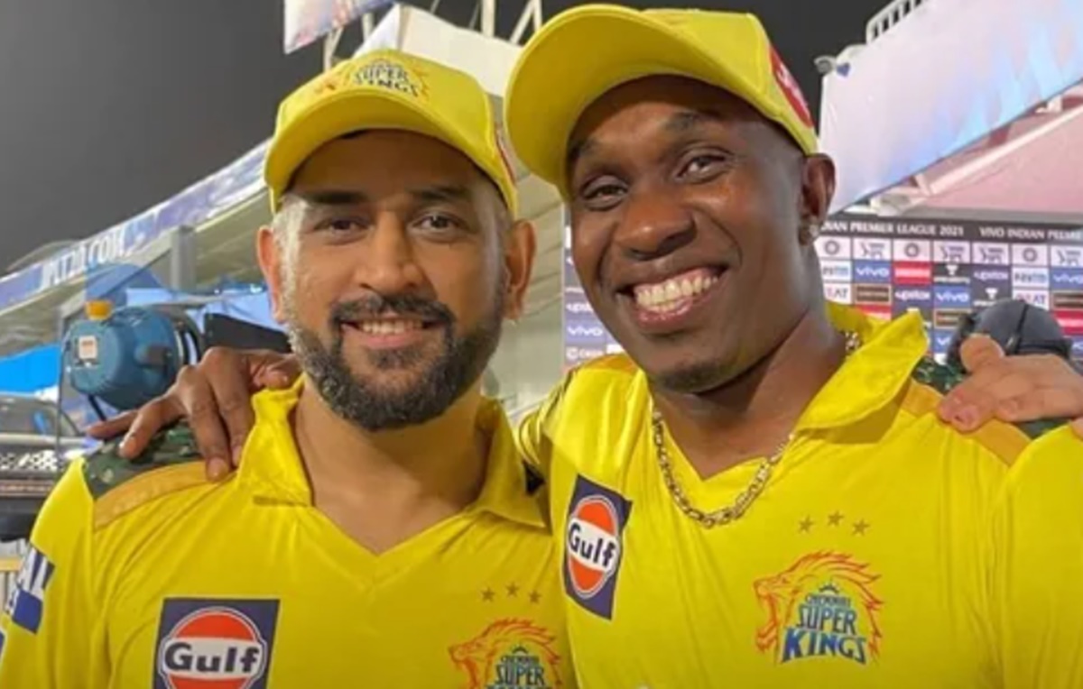 Cricket Image for Ipl 2022 Ms Dhoni And Dwayne Bravo Hilarious Side In Viral Video