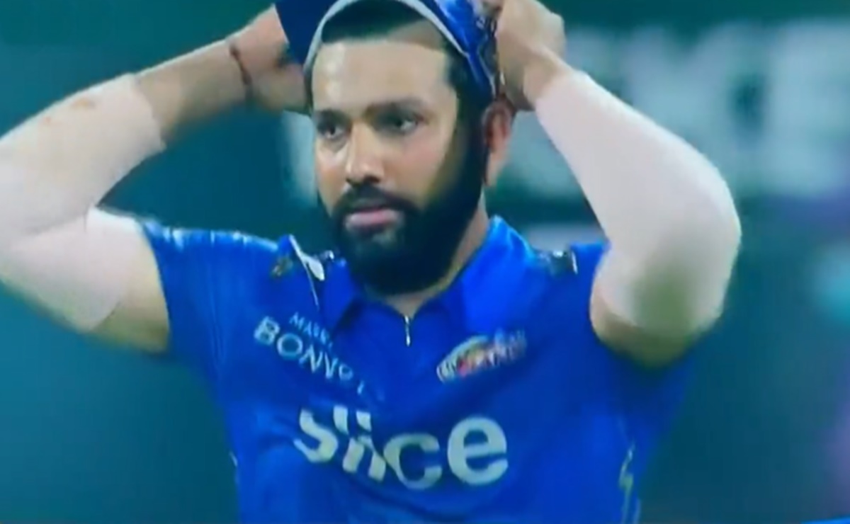Cricket Image for Rohit Sharma Gets Emotional After Ms Dhoni Single Handedly Destroyed Mumbai Indian