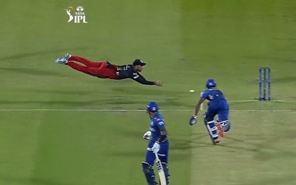 Cricket Image for VIDEO: आते ही छा गए मैक्सवेल, हवा में उड़े और 3 सेकेंड में कर दिया रनआउट
