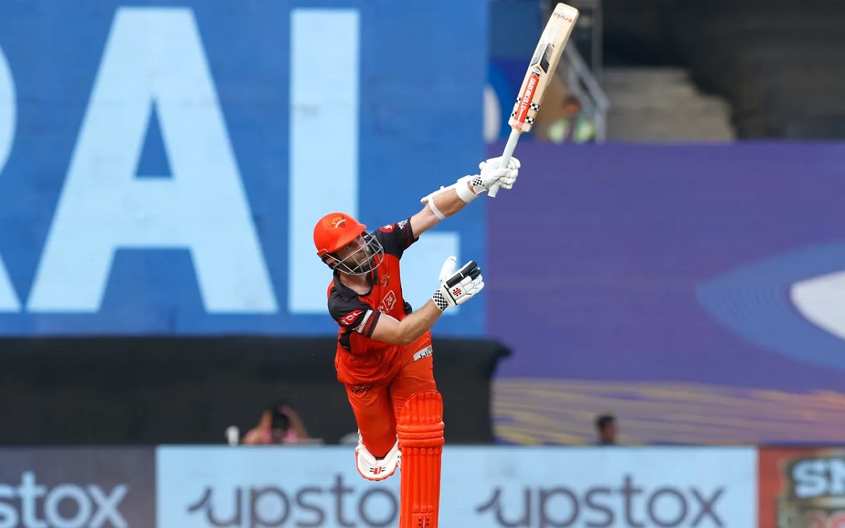 Kane Williamson one handed six Moeen Ali | CSK vs SRH IPL 2022 Cricket Image for WATCH: Kane Williamson's 'One-Handed' Six Against Moeen Ali