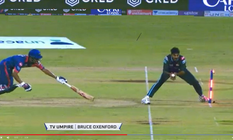 Cricket Image for गेंदबाज़ के पैर से गिरी बेल्स, फिर भी आउट हो गया बल्लेबाज़; देखें VIDEO