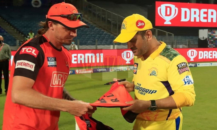 IPL 2022: Steyn wins hearts with special request for MS Dhoni; picture of 'two legends' goes viral a