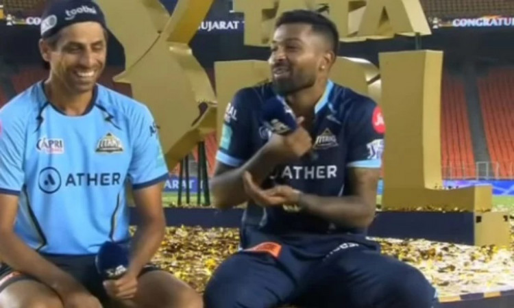 Cricket Image for VIDEO : ये झूठ बोल रहा है, इतना कहकर आशीष नेहरा ने छोड़ा इंटरव्यू