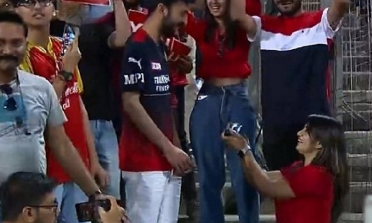 Cricket Image for IPL 2022: Wasim Jaffer's Pinch Of Humor As A Girl Proposes Her Boyfriend During RC