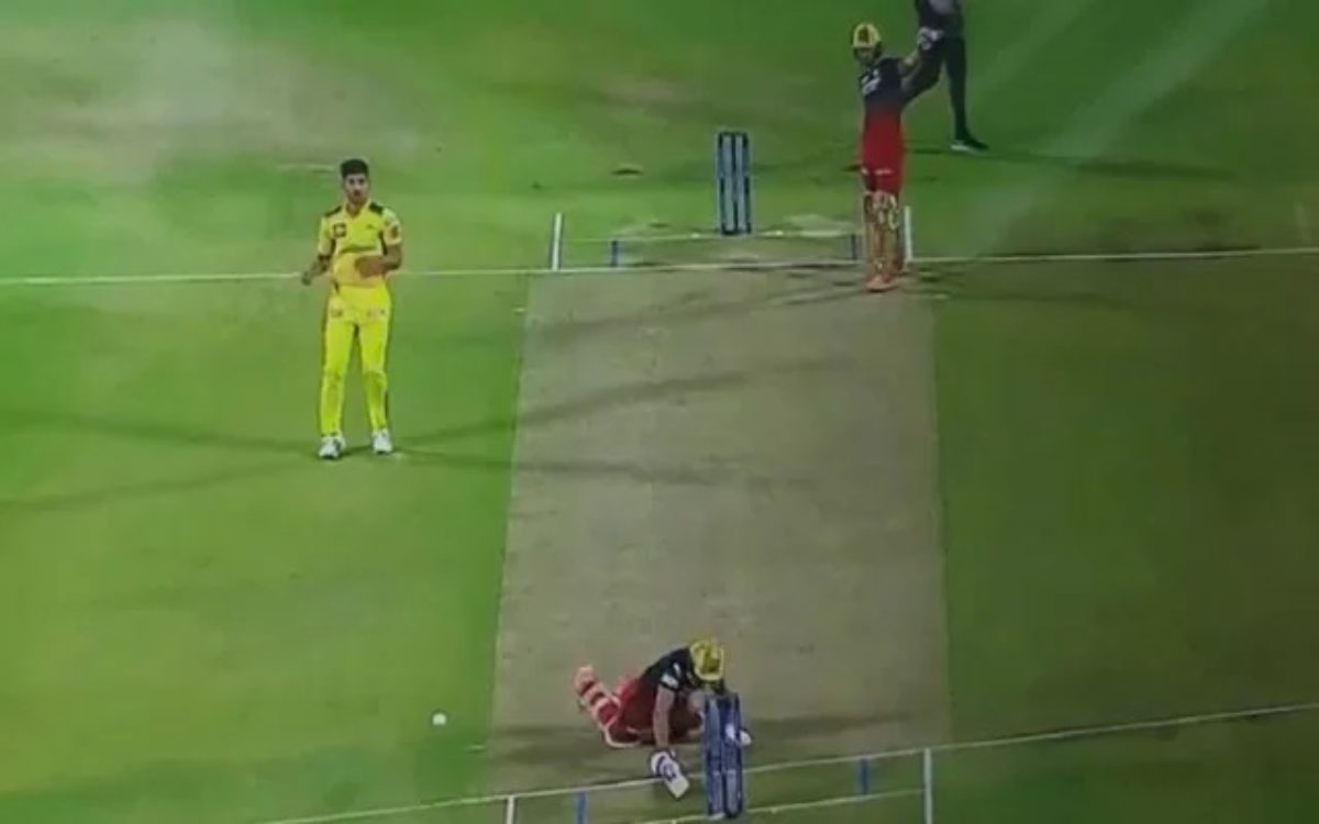 Cricket Image for VIDEO : जोश में होश खो बैठे चौधरी, विराट के मारी बॉल घुटनों के बल गिरा चैंपियन