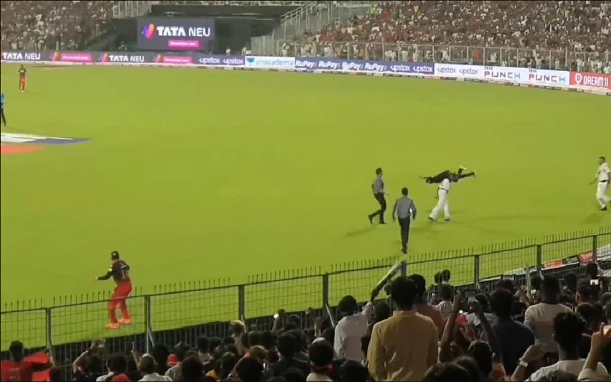 WATCH: Kohli's Hilarious Reaction After Police Takes Out Intruder WATCH: Kohli's Hilarious Reaction After Police Takes Out Intruder