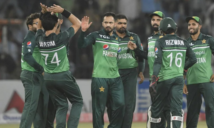 PAK vs WI: पाकिस्तान ने दूसरे वनडे में वेस्टइंडीज को रौंदकर बनाई अजेय बढ़त, बाबर-इमाम के बाद नवाज-जू