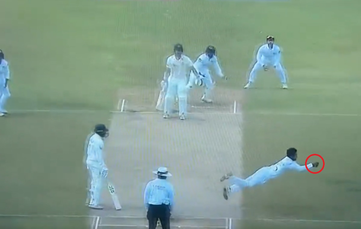 Cricket Image for SL vs AUS: हवा में उड़ा क्रिकेटर, खुद की गेंदबाजी पर लपका हैरतअंगेज कैच, देखें वीड