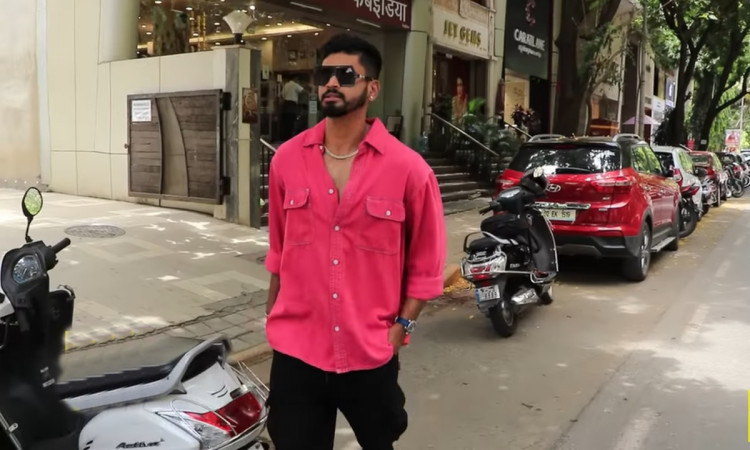 Cricket Image for Shreyas Iyer Walking At Mumbai Street Watch Video