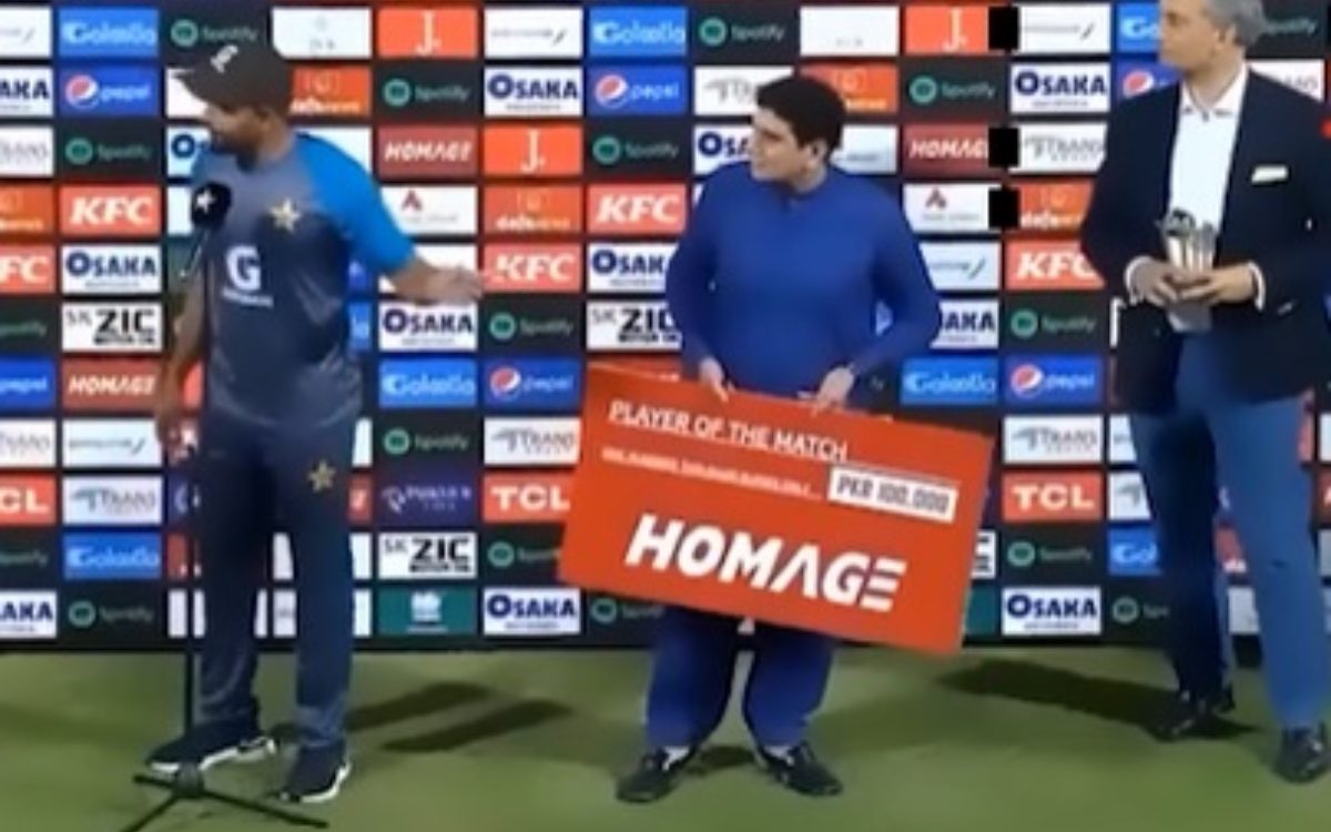 Cricket Image for VIDEO : 'मैं ये मैन ऑफ द मैच खुशदिल शाह को देना चाहता हूं', बाबर फिर पेश कर गए मिस