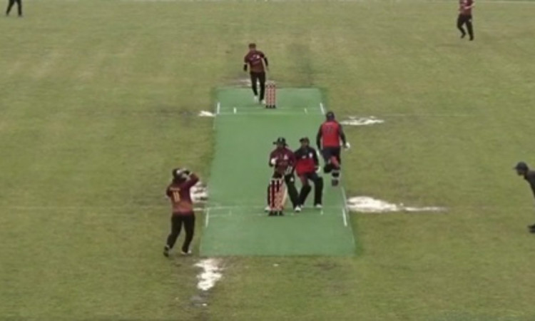 Cricket Image for VIDEO : ये क्रिकेट हो रहा है या मज़ाक,  कीपर के हाथों से भाग गए 3 रन