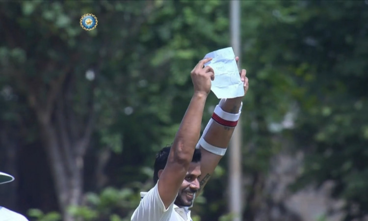 Cricket Image for WATCH: Manoj Tiwary's Sweet Gesture While Celebrating His Century In Ranji Trophy 