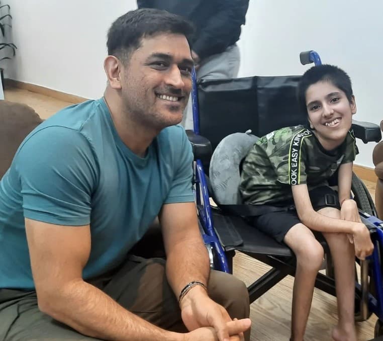 MS Dhoni wins our hearts all over again as he meets CSK's specially-abled fan!