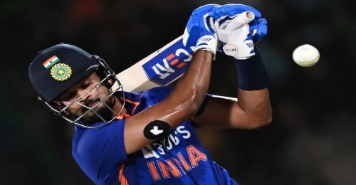 Madan Lal urges Shreyas Iyer to work on issues against pace before T20 World Cup