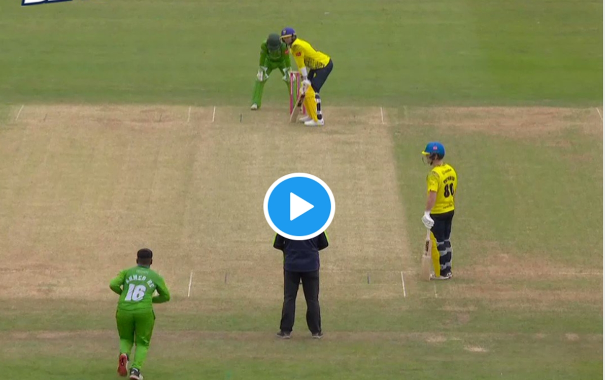 Cricket Image for VIDEO: 17 साल के लड़के की गेंदों पर नाचे डरहम के बल्लेबाज़, गुगली के दम पर मचाया आ