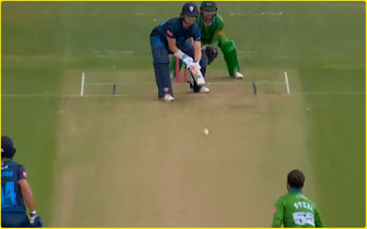Cricket Image for उल्टे बैट से निकला रैंप शॉट देखा क्या?, VIDEO देखकर नहीं होगा यकीन