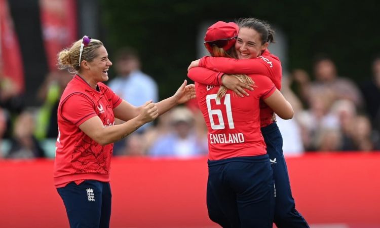 All-Round Effort Helps England Women Defeat South Africa In Second T20I, Clinch Series