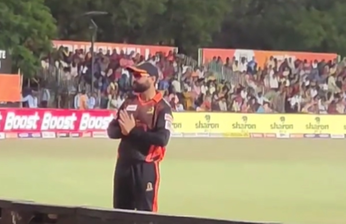 Cricket Image for Murali Vijay Reaction When Fans Teasing By Taking Name Of Dinesh Karthik