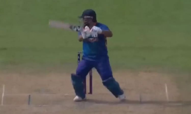 Cricket Image for Rishabh Pant bats right handed