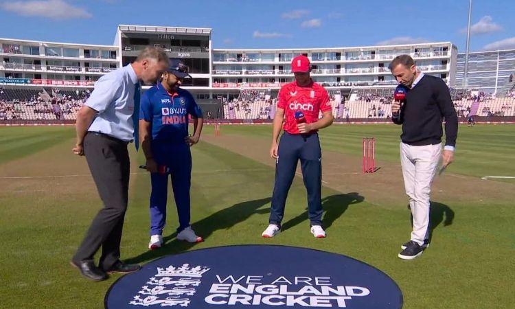 England have won the toss and have opted to bat