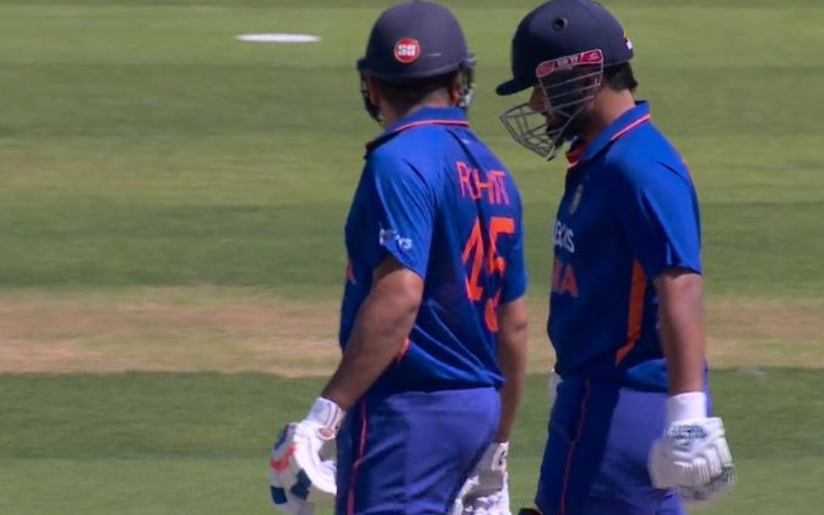 Cricket Image for VIDEO : पंत ने पूछा- टक्कर मार दूं क्या, हिटमैन ने बोला- और नहीं तो क्या