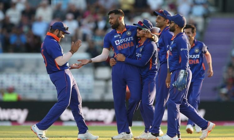 Cricket Image for Rohit Sharma Admits To India's 'Sloppiness' In The Field; Appreciates Hardik Pandy