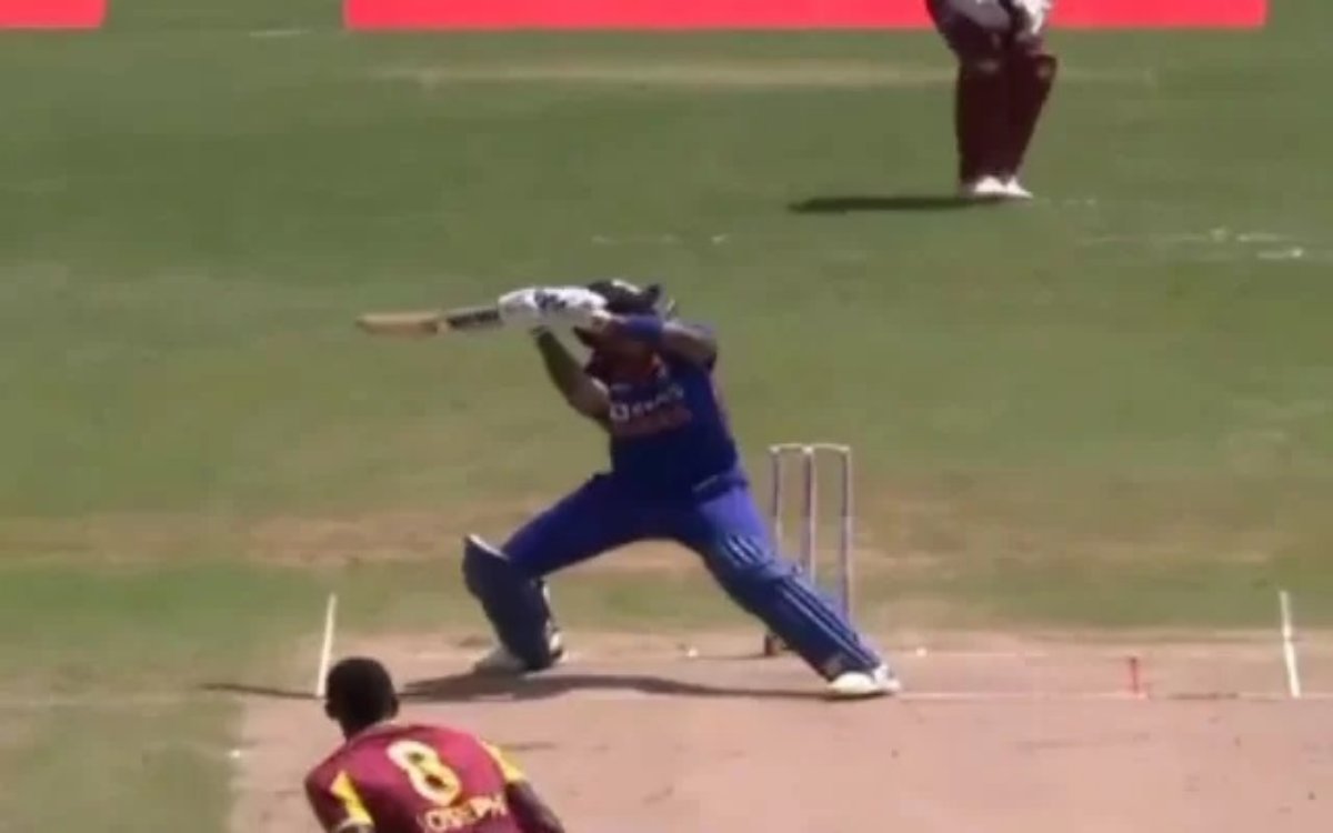 Cricket Image for VIDEO : सूर्या ने खेला आतिशी हेलीकॉप्टर शॉट, अल्ज़ारी जोसेफ की 146kmph की गेंद का 