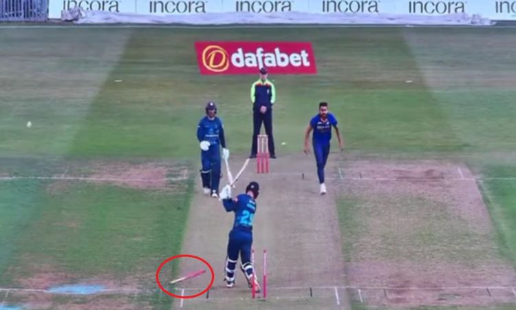 Cricket Image for उमरान मलिक ने उखाड़ फेंका मिडिल स्टंप, 'बुलेट-रफ्तार' गेंद से टकराकर कोसों दूर गिर
