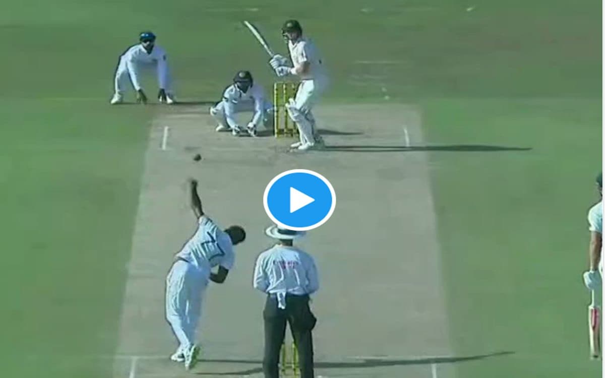 Cricket Image for श्रीलंकाई स्पिनर की घूमती बॉल से चौंके स्मिथ, बीट होते ही यूं दिया रिएक्शन; देखें 