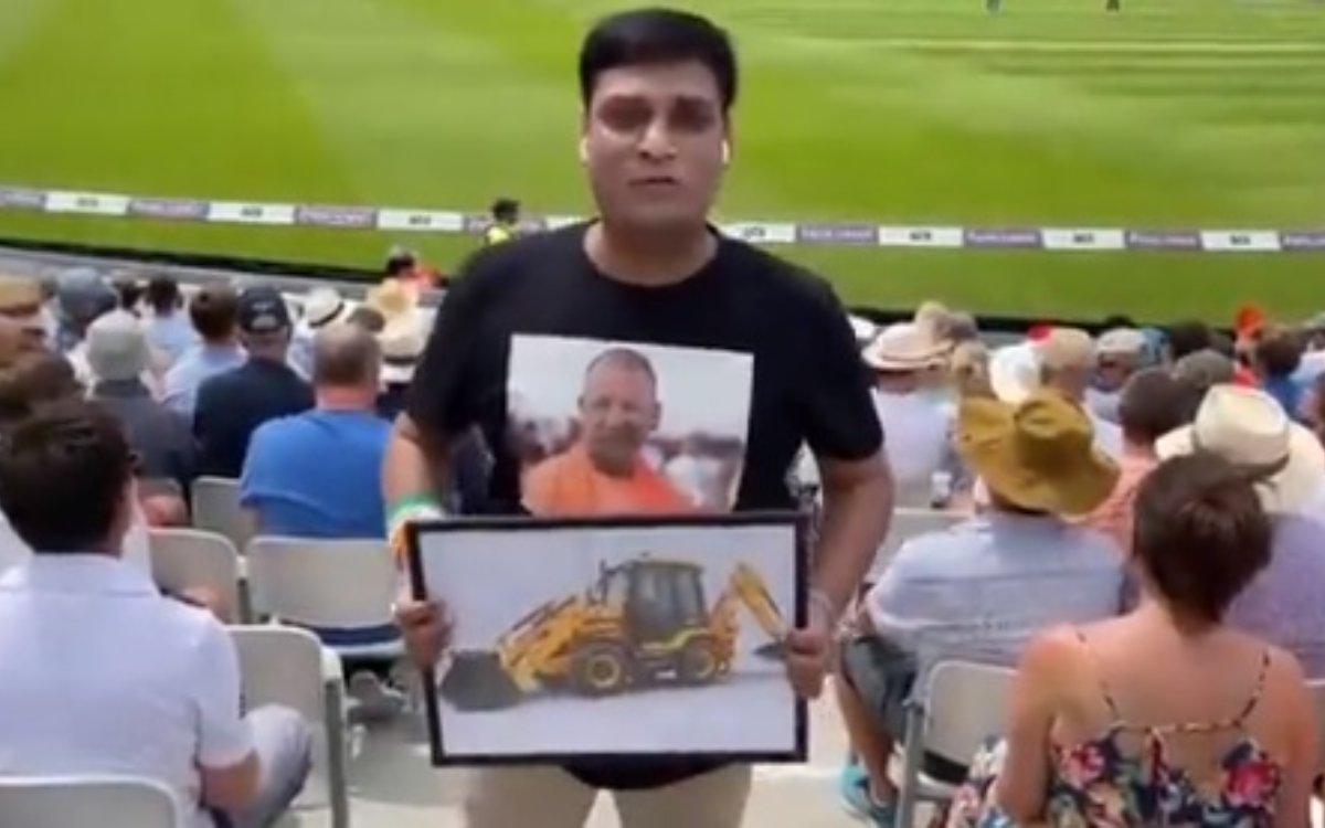 Cricket Image for VIDEO : ओवल में दिखा योगी जी का भौकाल, बुलडोज़र की फोटो लेकर पहुंचा फैन 