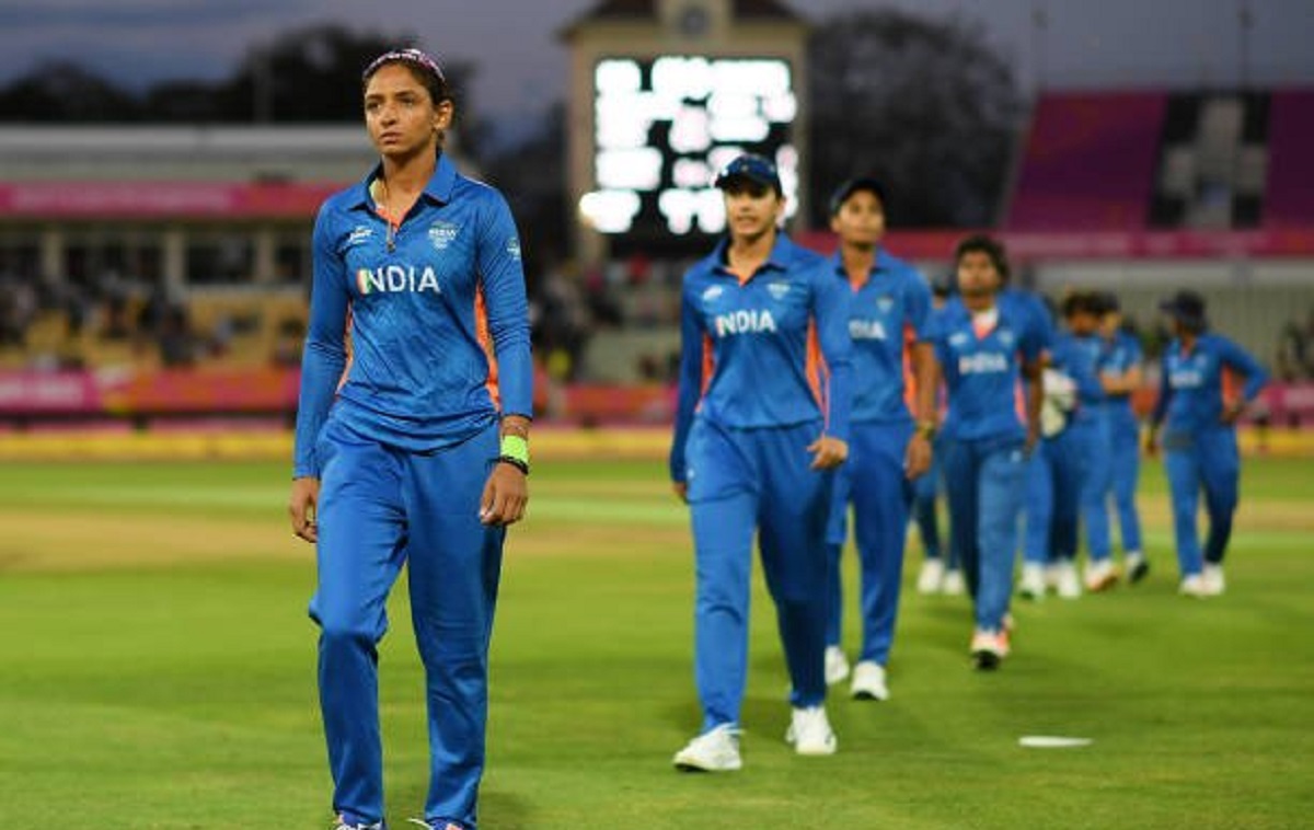 Harmanpreet Kaur surpasses MS Dhoni's record in CWG 2022 semifinal against England Harmanpreet Kaur surpasses MS Dhoni's record in CWG 2022 semifinal against England