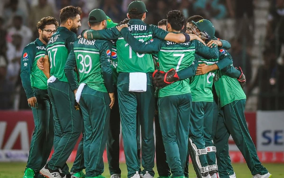 Pakistan opt to bat first against Netherlands in 1st ODI