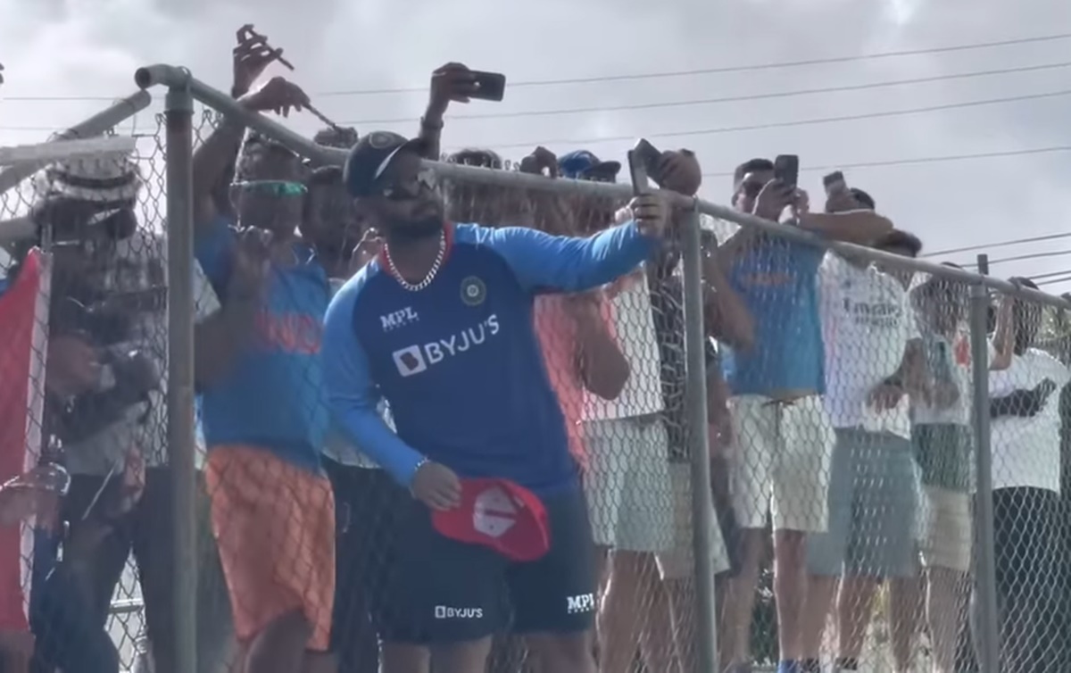 Cricket Image for Rishabh Pant reacts after fan shouts I love you