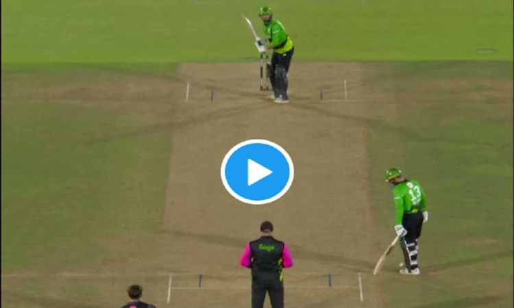 Sean Abbott caught and bowled James Vince in stunning fashion 