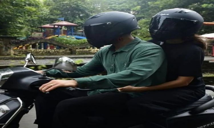 Virat Kohli takes Anushka Sharma for scooty ride in Mumbai