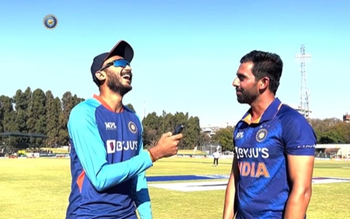 Cricket Image for VIDEO : 'चहल भाई क्या करेंगे चहल टीवी भी तो चलाना है', अक्षर पटेल ने लिए दीपक चाहर