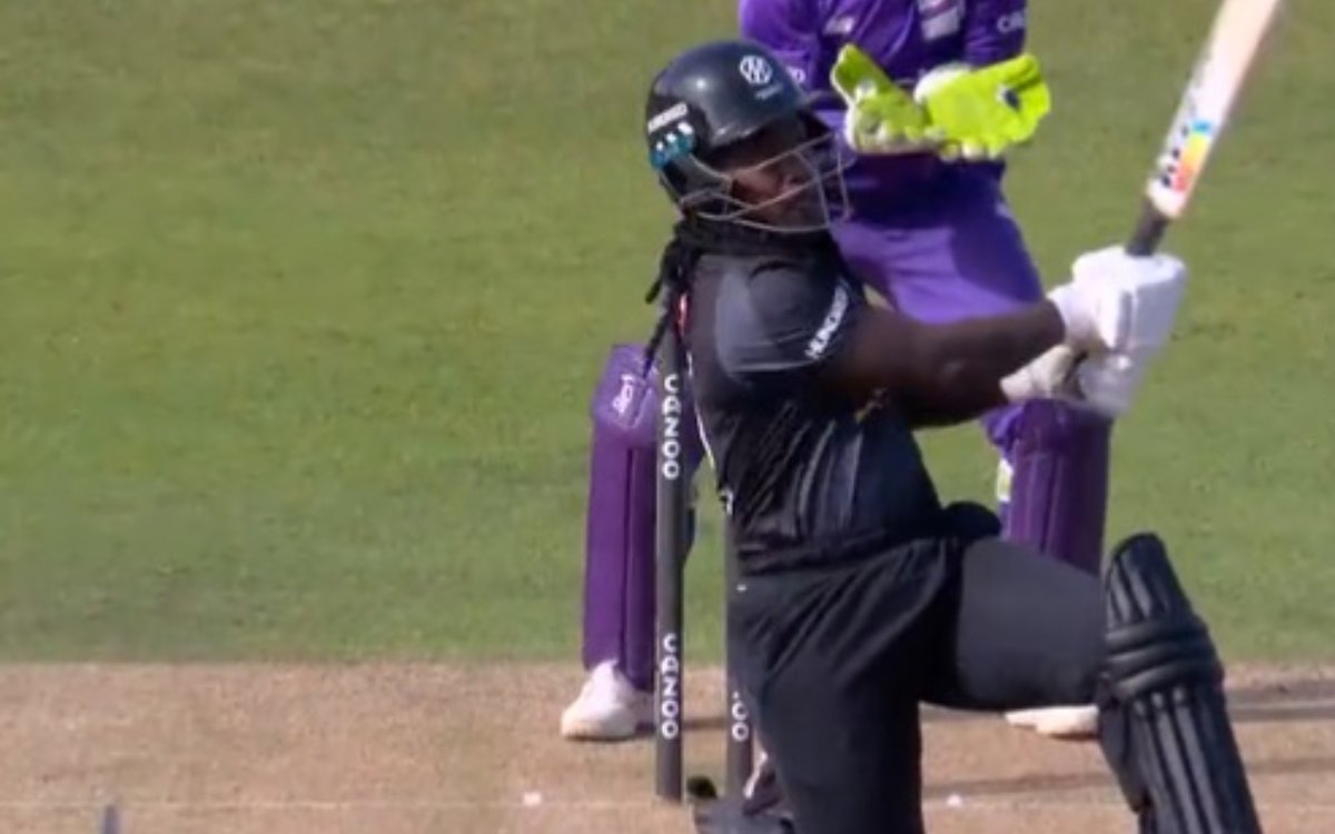 Cricket Image for VIDEO : संन्यास लेने वाली डिएंड्रा डॉटिन ने दिखाई बेरहमी, 3 गेंदों में जड़े 3 गगनच