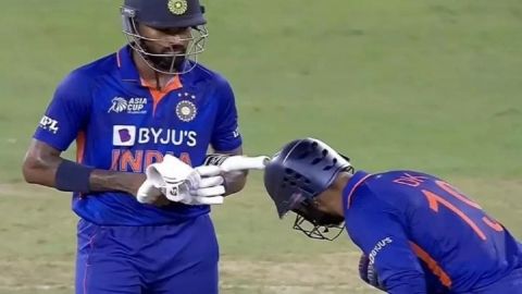 IND vs PAK: Dinesh Karthik Bows Down To Hardik Pandya After Match-Winning Six