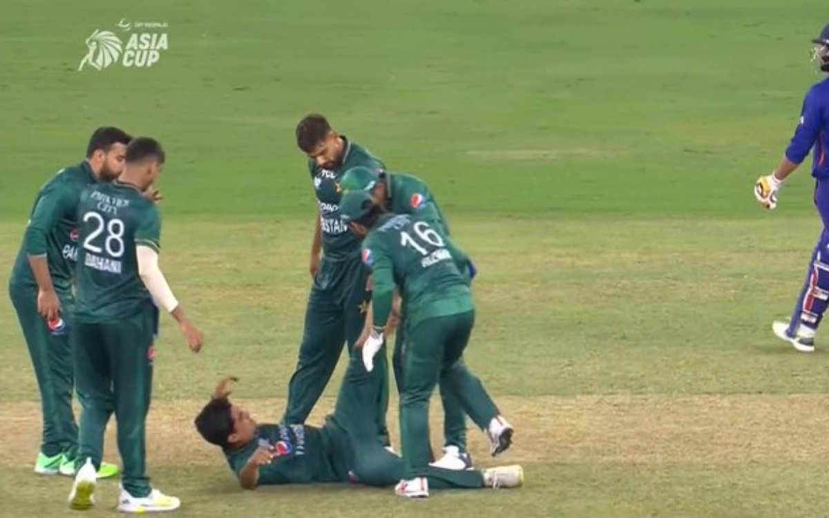 Naseem Shah Getting Praise For His Bowling After Getting Injured in Hindi -  'उम्र 19 लेकिन काम 21', वो गिरा भी, कराहता भी रहा लेकिन हौंसला फिर भी नहीं  टूटा | Cricketnmore.com