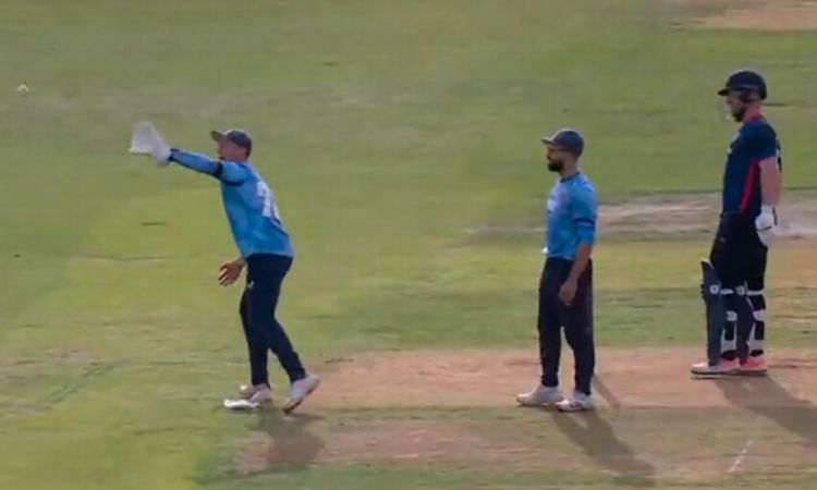 In bizarre incident, Kent fielder uses keeper's glove in One-Day Cup final, team penalised five runs 