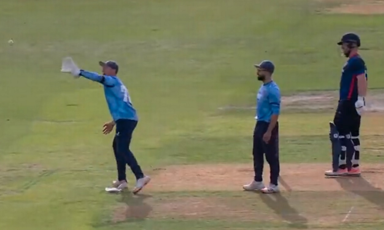In bizarre incident, Kent fielder uses keeper's glove in One-Day Cup final, team penalised five runs 