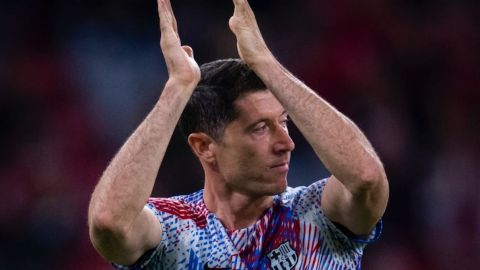 Cricket Image for Hugs for returning Lewandowski, but Bayern's goal remains unbreached