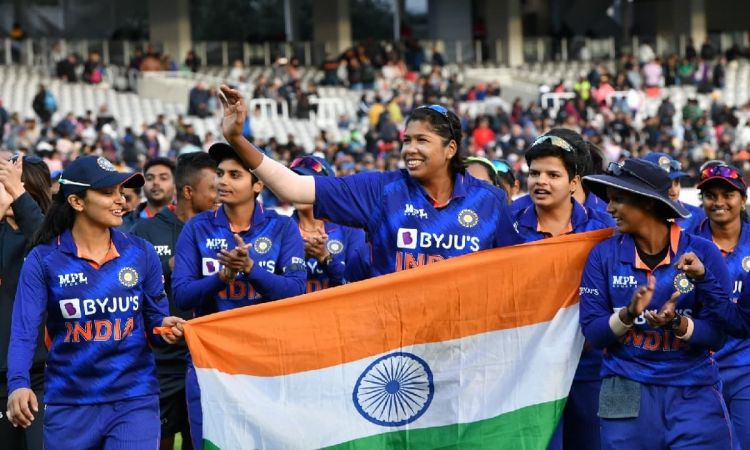 भारतीय महिला क्रिकेट टीम ने तीसरे वनडे में इंग्लैंड को 16 रन से हराकर रचा इतिहास,झूलन गोस्वामी को दी
