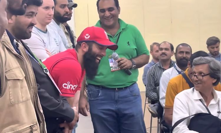 Cricket Image for Moeen Ali Laugh after Shadab Khan hilarious remark in press conference