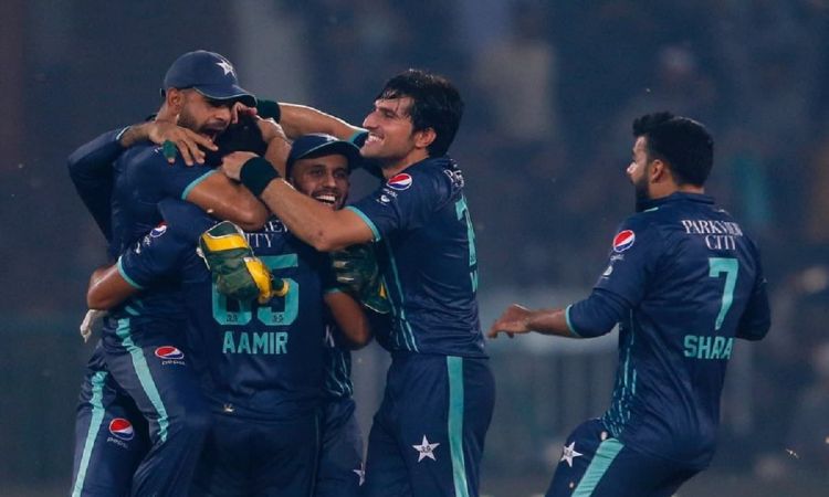 8 बल्लेबाज 10 से कम स्कोर पर हुए आउट,फिर भी पाकिस्तान ने पांचवें T20I में इंग्लैंड को हराया, मोईन का