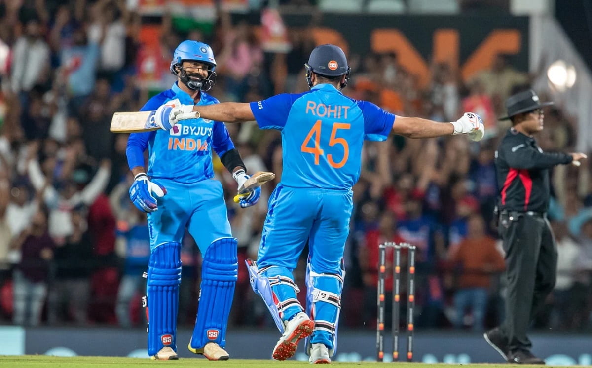 Cricket Image for Aaron Finch & Dinesh Karthik Praise Indian Skipper Rohit Sharma For His 20-Ball-46